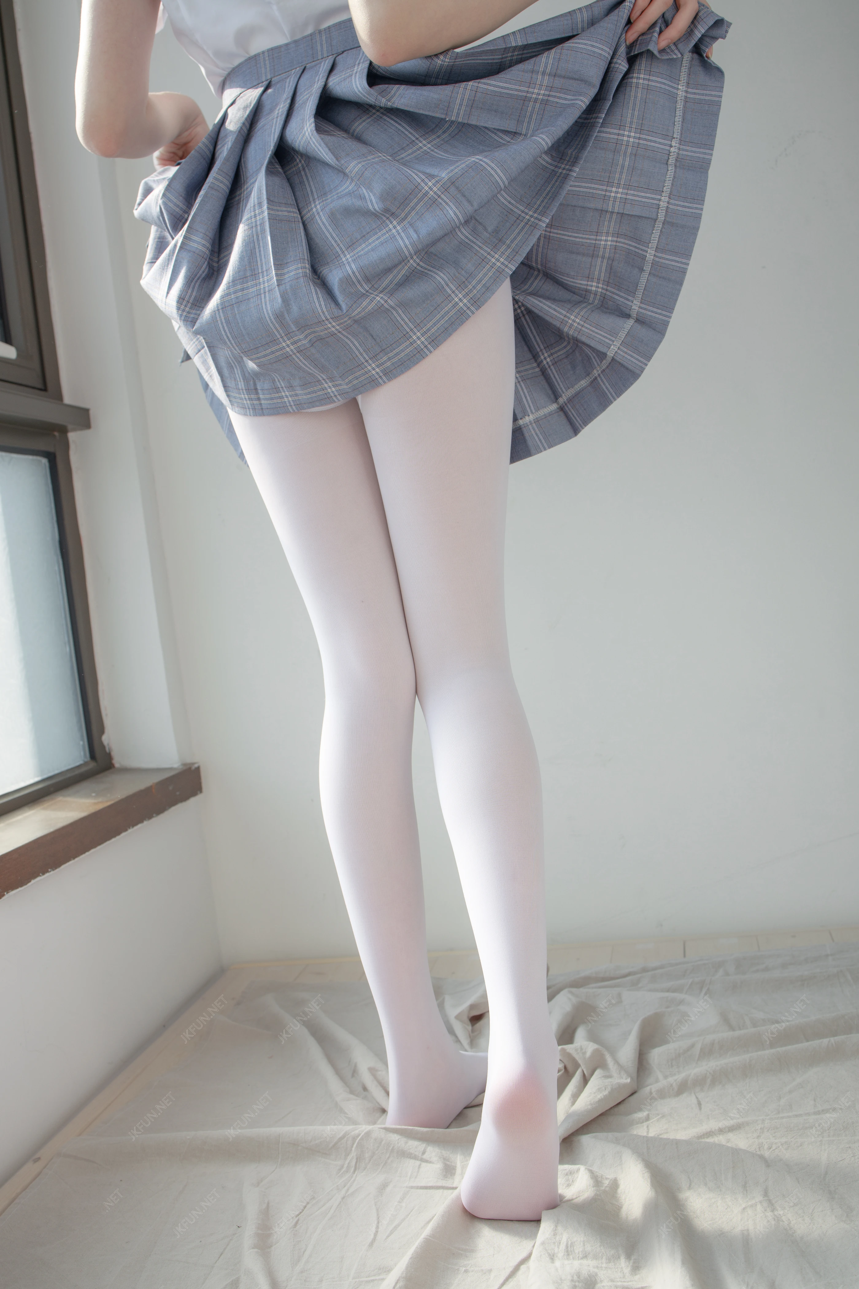 森萝财团 [JKFUN-002] Aika 可爱学妹丝足 [230P 1V]插图3